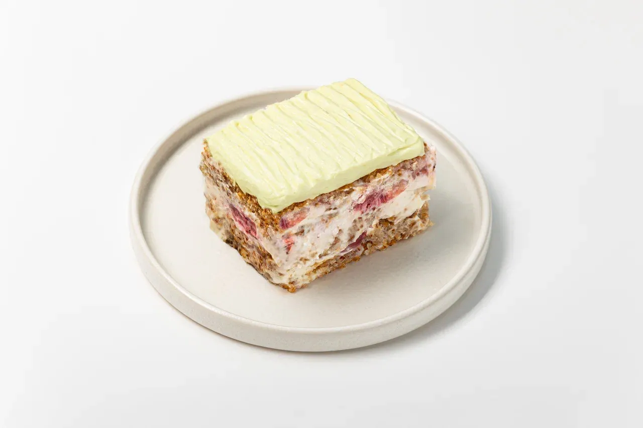 Миндальная начинка с клубникой