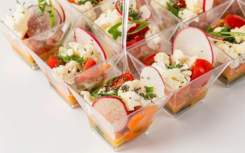 Салат «Овощной» с заправкой, 15 шт.