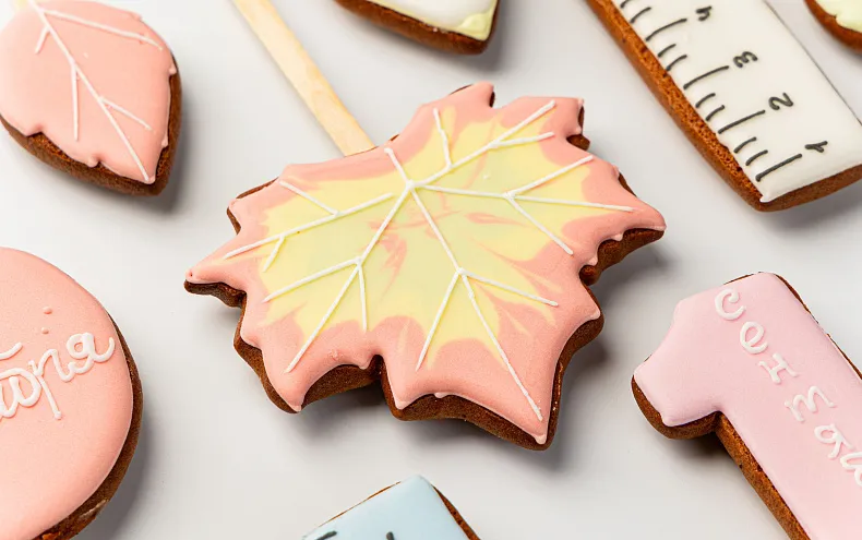 Пряники имбирные с индивидуальным дизайном «Набор к школе», 12 шт