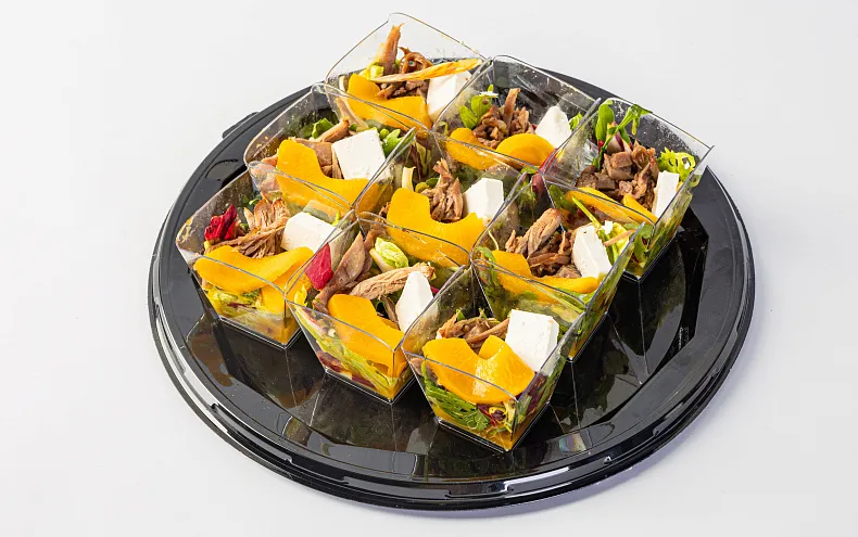 Салат «С уткой и манговым соусом» в стаканчиках, 9 шт