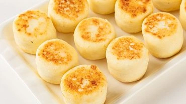 Сырники мини с ягодным соусом и сметаной, 12 шт