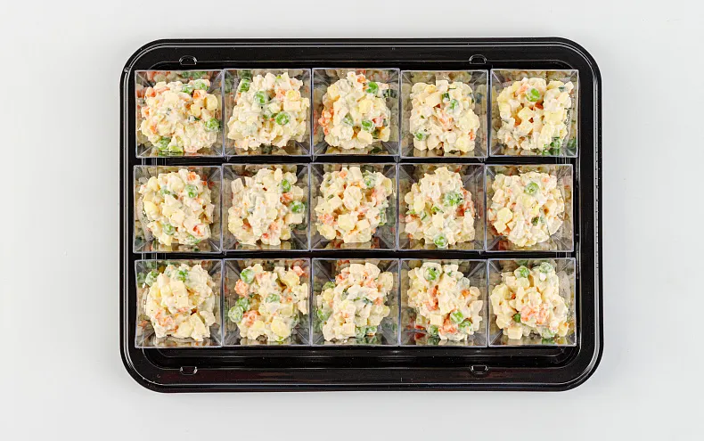 Салат «Оливье с филе индейки» в фуршетных стаканчиках, 15 шт