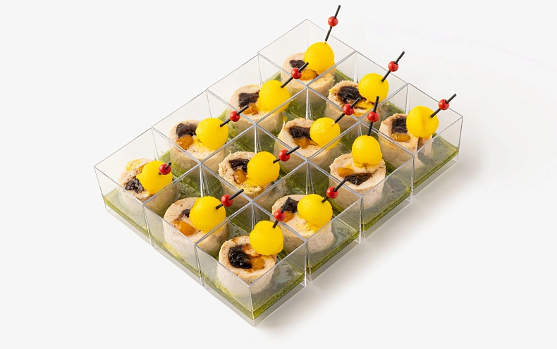 Канапе с куриным рулетом и грушей, 12 шт