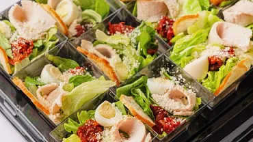 Салат «Цезарь с индейкой» в фуршетных стаканчиках, 15 шт