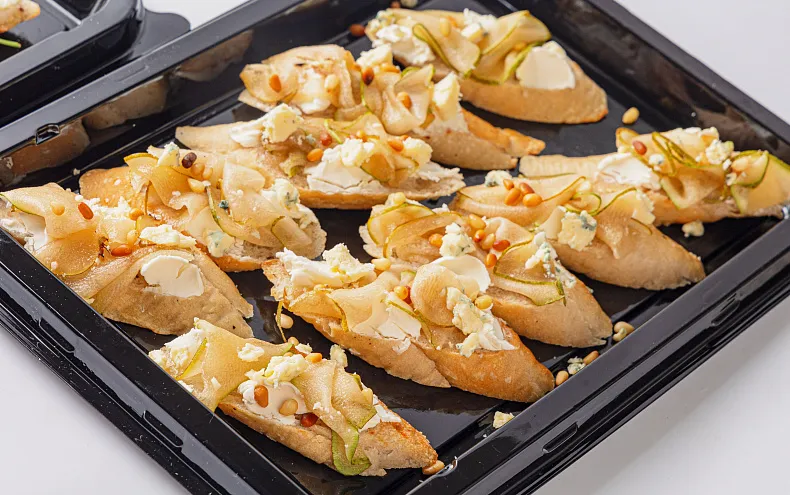 Брускетта с грушей и горгонзолой, 10 шт