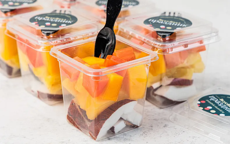 Наборы тропических фруктов в стаканчиках