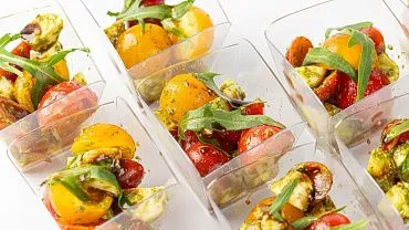 Салат «Капрезе» в стаканчиках, 9 шт