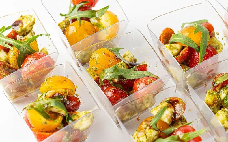 Салат «Капрезе» в стаканчиках, 9 шт