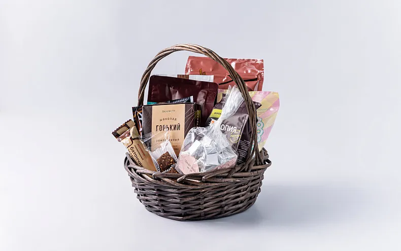 Праздничный набор «Мир кофе» в корзине