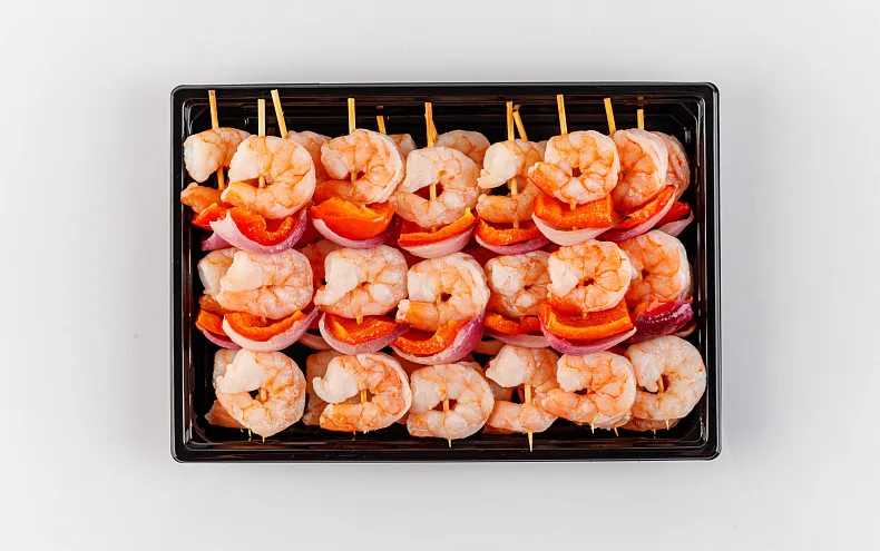 Шашлычки запечённые с тигровыми креветками, красным луком и сладким перцем, 12 шт