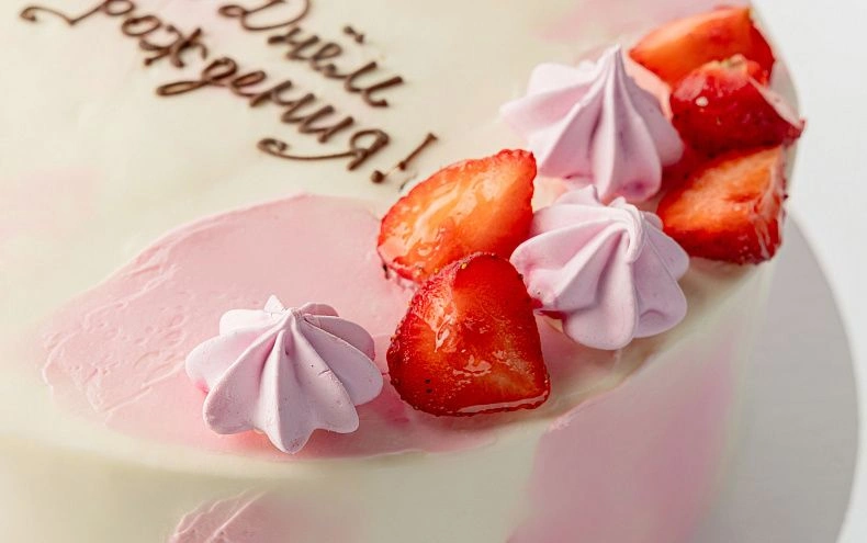 Торт «Воздушные барашки» в розовом