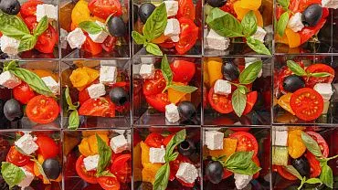 Салат «Греческий» фуршетные стаканчики, 15 шт