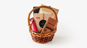 Набор «Чай и шоколад» малый в корзине