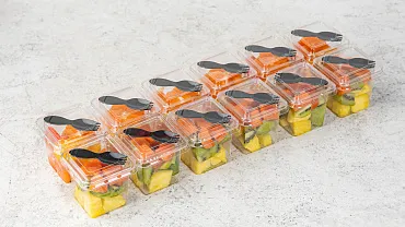 Наборы тропических фруктов в стаканчиках