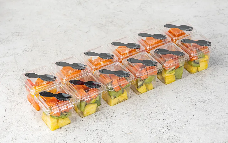 Наборы тропических фруктов в стаканчиках