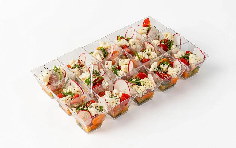 Салат «Овощной» с заправкой, 15 шт.