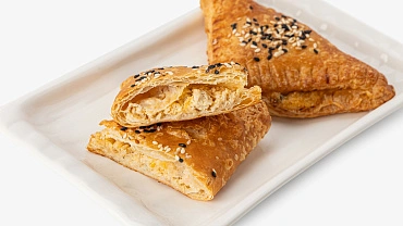 Пирожки слоеные с курицей и грибами, 16 шт
