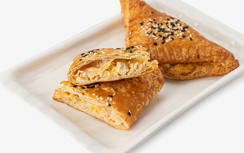 Пирожки слоеные с курицей и грибами, 16 шт