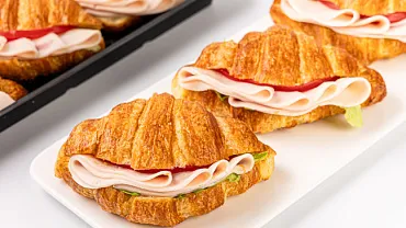 Круассан с индейкой и мягким сыром, 6 шт