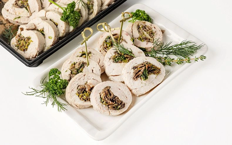 Рулет с курицей и грибами