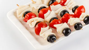 Шашлычки запечённые с филе кальмара с томатами черри, 12 шт