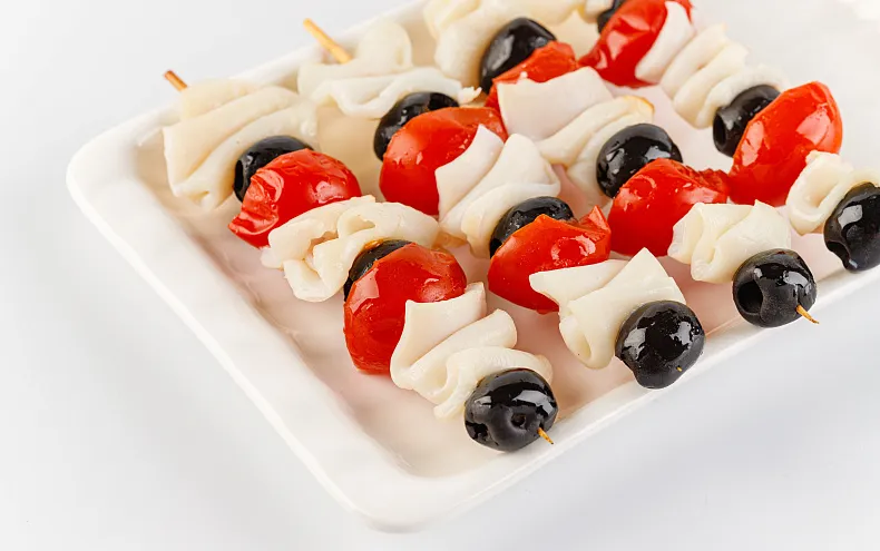 Шашлычки запечённые с филе кальмара с томатами черри, 12 шт