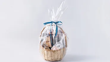 Праздничный набор «Мир кофе» в корзине