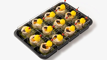 Канапе с куриным рулетом и грушей, 12 шт
