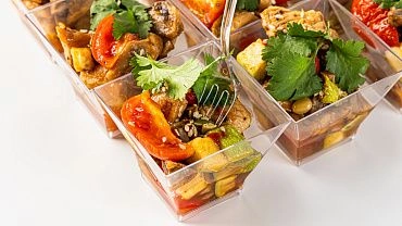 Салат «Азиатский» с индейкой и печеными овощами, 15 шт.