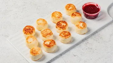 Сырники мини с ягодным соусом, 12шт