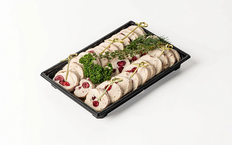 Рулет с курицей и клюквой