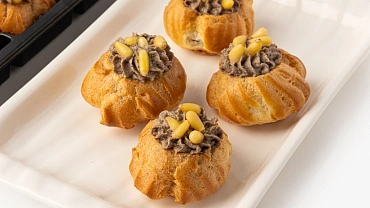 Профитроли с грибным муссом и кедровыми орешками,12 шт