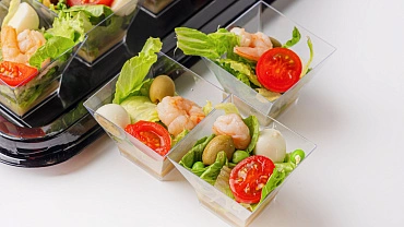 Салат «С креветкой и горошком» фуршетные стаканчики, 15 шт