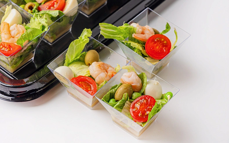 Салат «С креветкой и горошком» фуршетные стаканчики, 15 шт