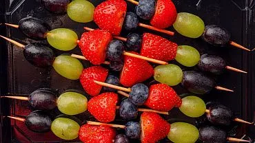 Шпажки фруктовые «Клубника, виноград, голубика», 10 шт