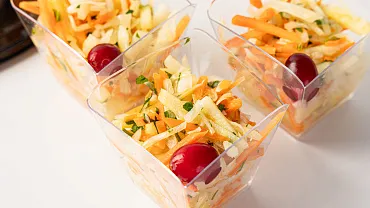 Салат «Витаминный» в стаканчиках, 9 шт