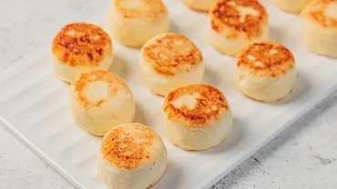 Сырники мини с ягодным соусом, 12шт