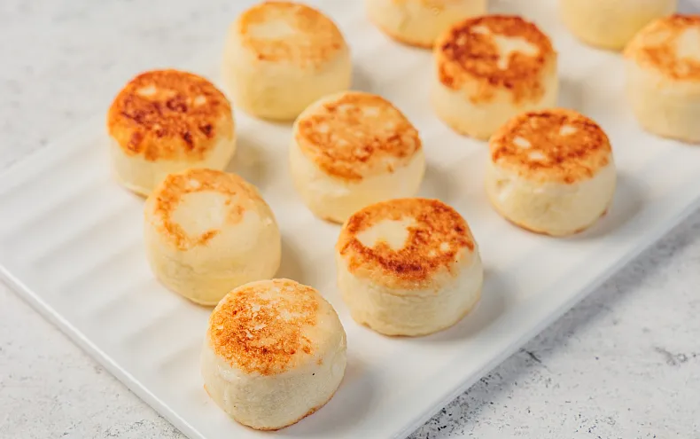 Сырники мини с ягодным соусом, 12шт