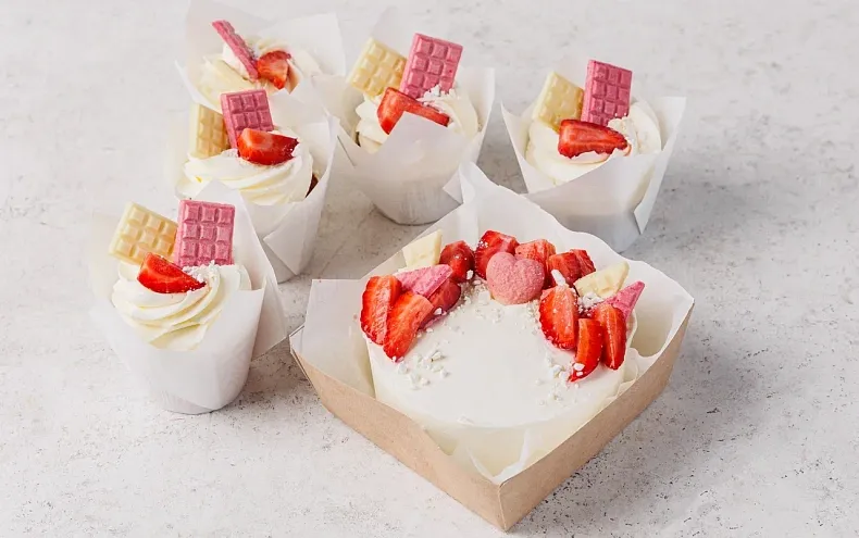 Набор Бенто-торт с капкейками «Клубничное настроение»