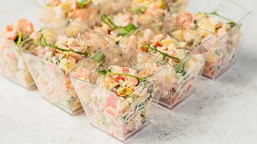 Салат «Оливье с креветкой» в стаканчиках, 9 шт