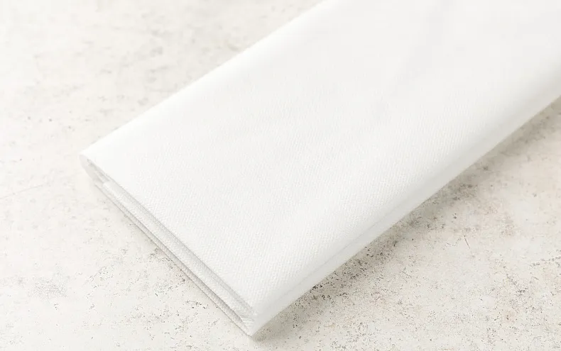 Скатерть нетканая влагостойкая 110х140см