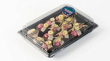 Мини-брускетты с сельдью и муссом из свеклы, 15 шт.