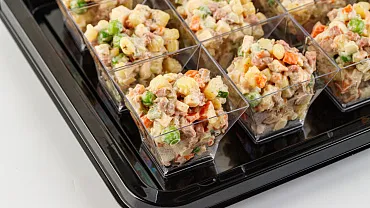 Салат «Оливье с ростбифом» в фуршетных стаканчиках, 15 шт