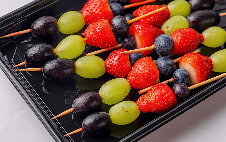 Шпажки фруктовые «Клубника, виноград, голубика», 10 шт