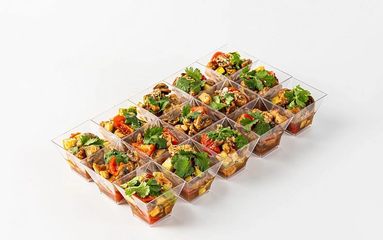 Салат «Азиатский» с индейкой и печеными овощами, 15 шт.