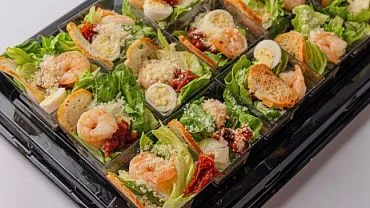 Салат «С креветкой и горошком» фуршетные стаканчики, 15 шт