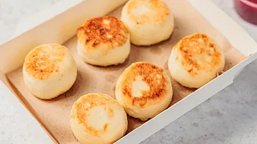 Сырники мини с ягодным соусом, 12шт