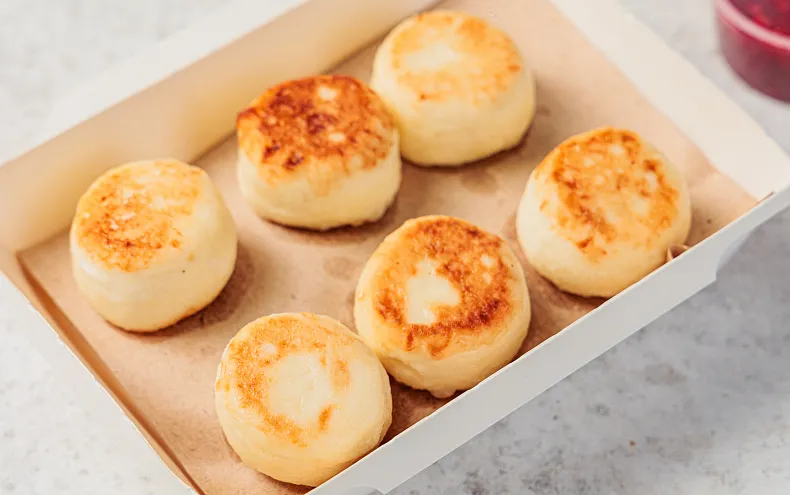 Сырники мини с ягодным соусом, 12шт