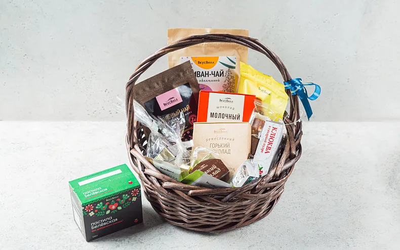 Набор «Шоколадно-чайный» в корзине