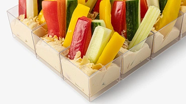 Овощные дольки с хумусом и миндальным лепестков, 12 шт